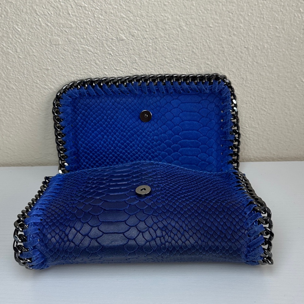 FIRENZE Italy Chic Blue Leather Chain link Crossbody Bag - Picture 7 of 10